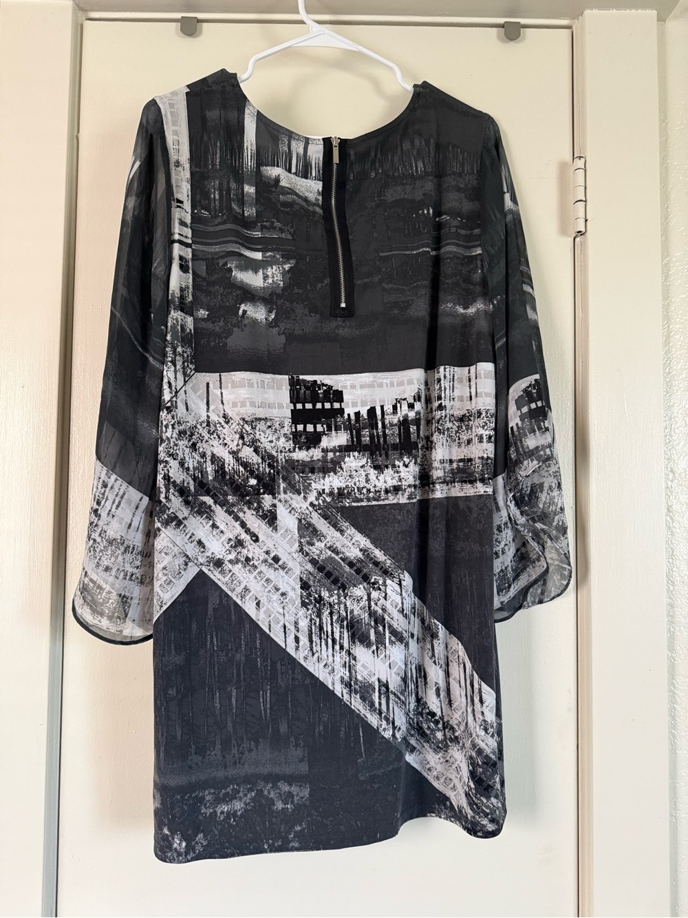 Alfani Black and White Abstract Print Blouse - Picture 2 of 3